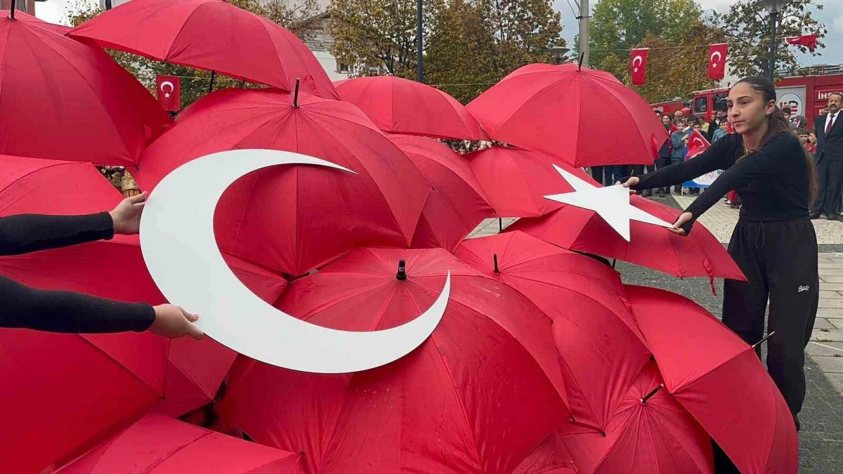 İhsangazi'de sağanak yağış altında atlı Cumhuriyet Bayramı kutlaması 3