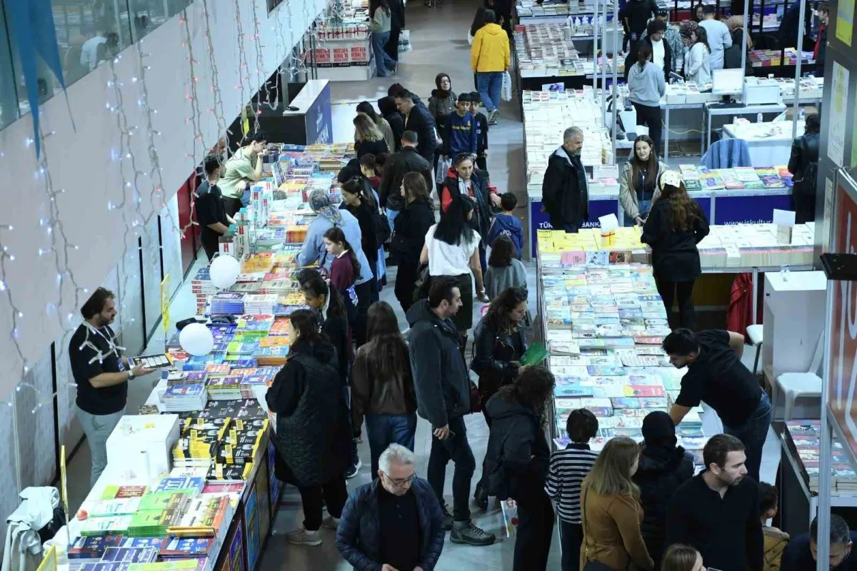 Balıkesir'deki 2. Kitap Fuarı'nı 10 günde 216 bin kişi ziyaret etti 4