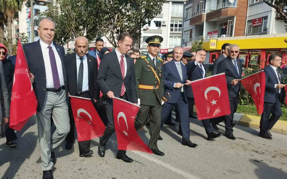 Bafra'da Cumhuriyet'in 103. yılı yürüyüşle kutlandı 4