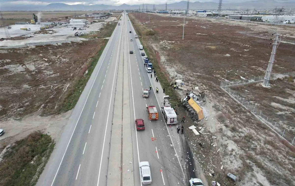 Konya'da tır demir yüklü kamyona çarptı: 1 ölü, 1 yaralı 3