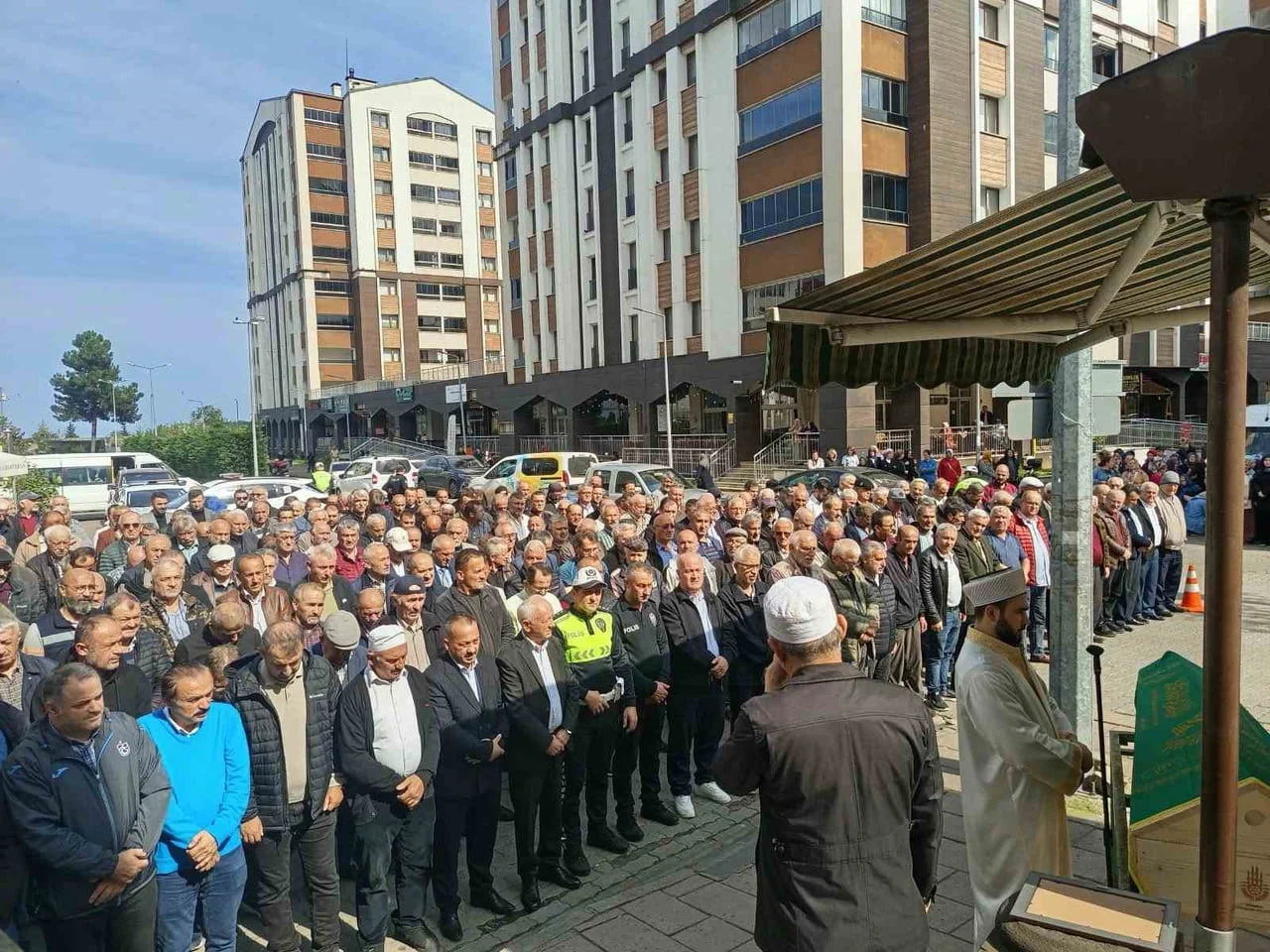 OTOPSİ İŞLEMLERİNİN ARDINDAN AİLESİNE TESLİM EDİLEN CENAZE BUGÜN TRABZON'UN BEŞİKDÜZÜ İLÇE...