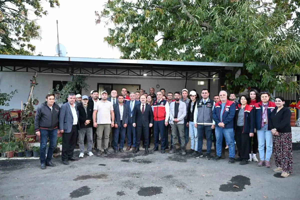 Aydın Valisi Dr. Osman Varol Sarıçam Mahallesi'nde vatandaşların taleplerini dinledi 1