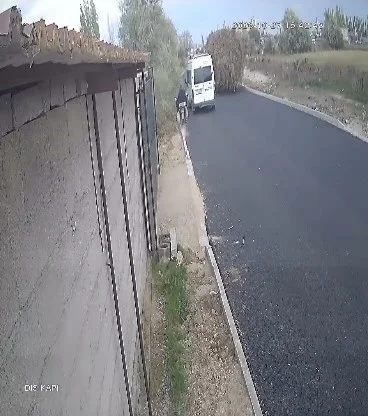 Niğde'de sollama yapan motosiklet şarampole devrildi: 1 ağır yaralı 4