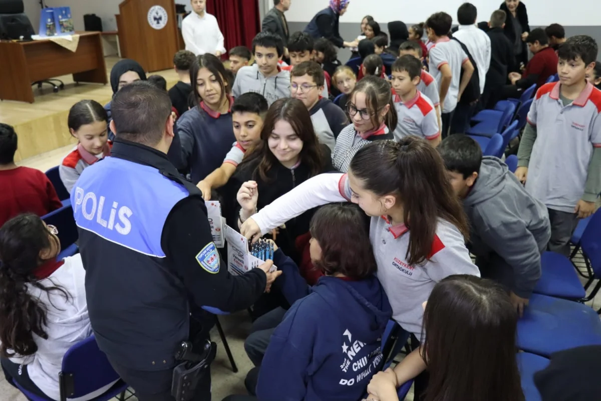 Kastamonu'da polis ekiplerinden 1 bin 140 öğrenciye siber güvenlik ve akran zorbalığı eğitimi 1