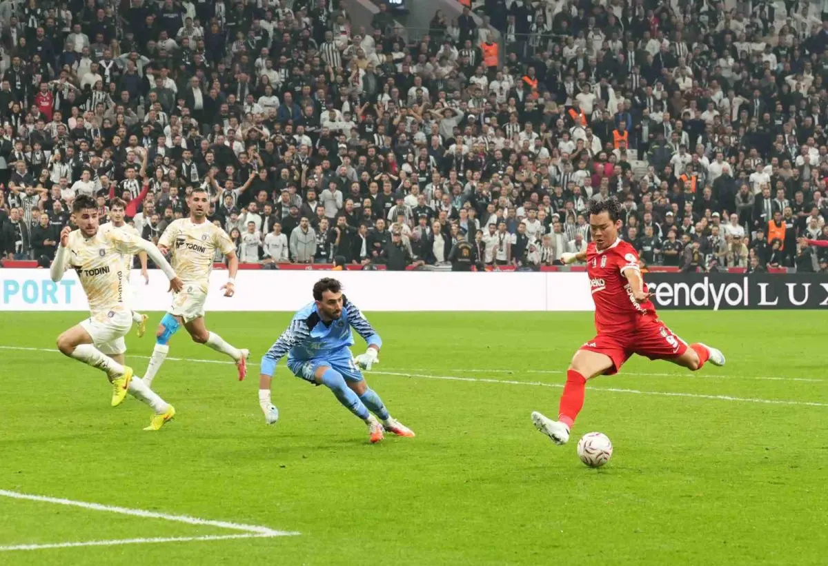 Beşiktaş evinde Başakşehir'i iki golle mağlup etti 5