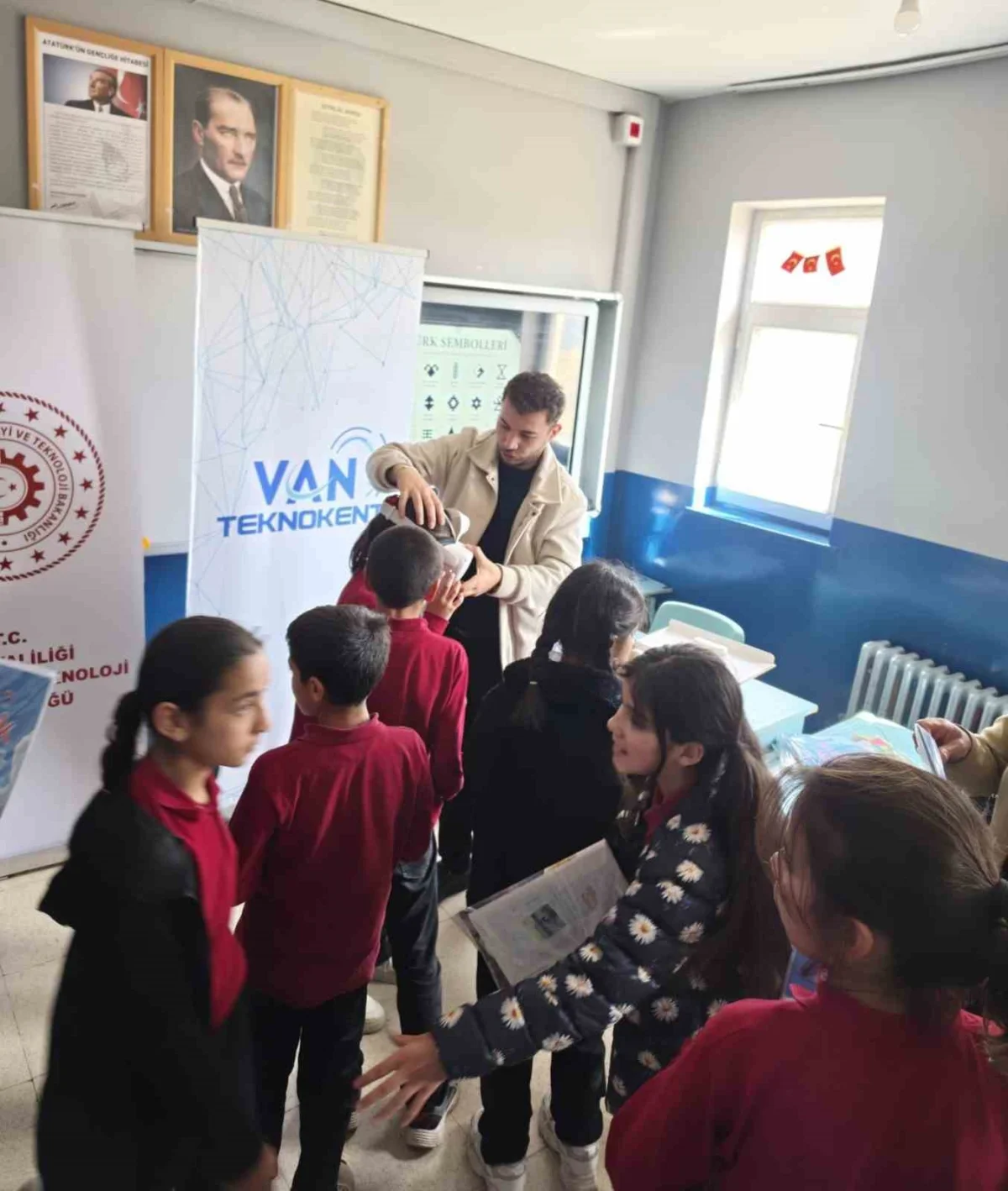 Van'ın sınır ilçesi Saray'da öğrencilere teknoloji ve bilim deneyimi 2