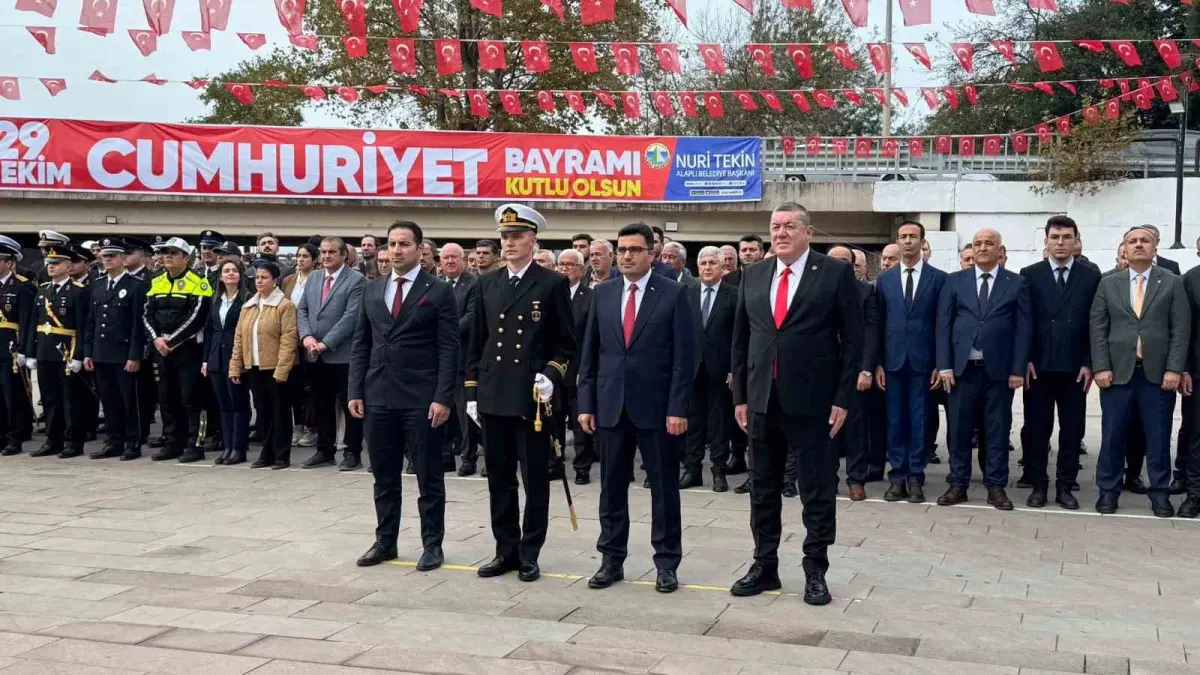 Alaplı'da Cumhuriyet Bayramı'nın 103. yılı törenle kutlandı 4