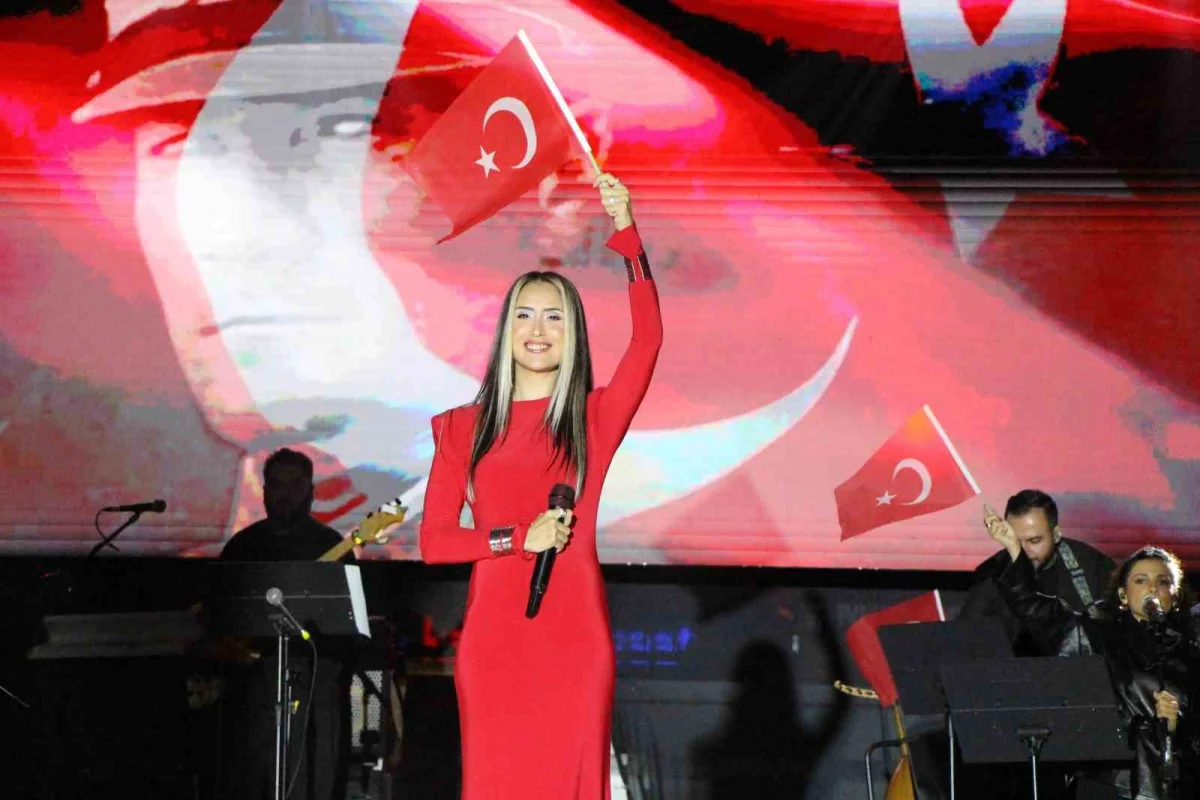 Hande Ünsal Amasya'da Cumhuriyet coşkusunu yaşattı 1