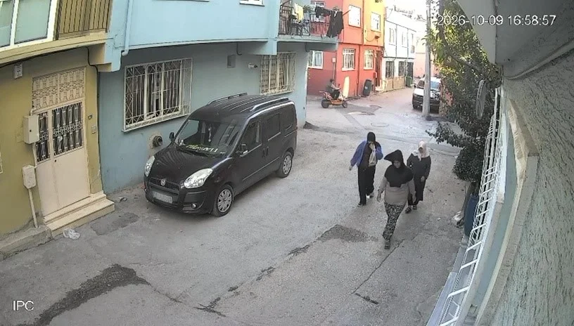 Bursa'da kapıyı filmle açıp 450 bin liralık ziynet eşyası çalan hırsız yakalandı 4