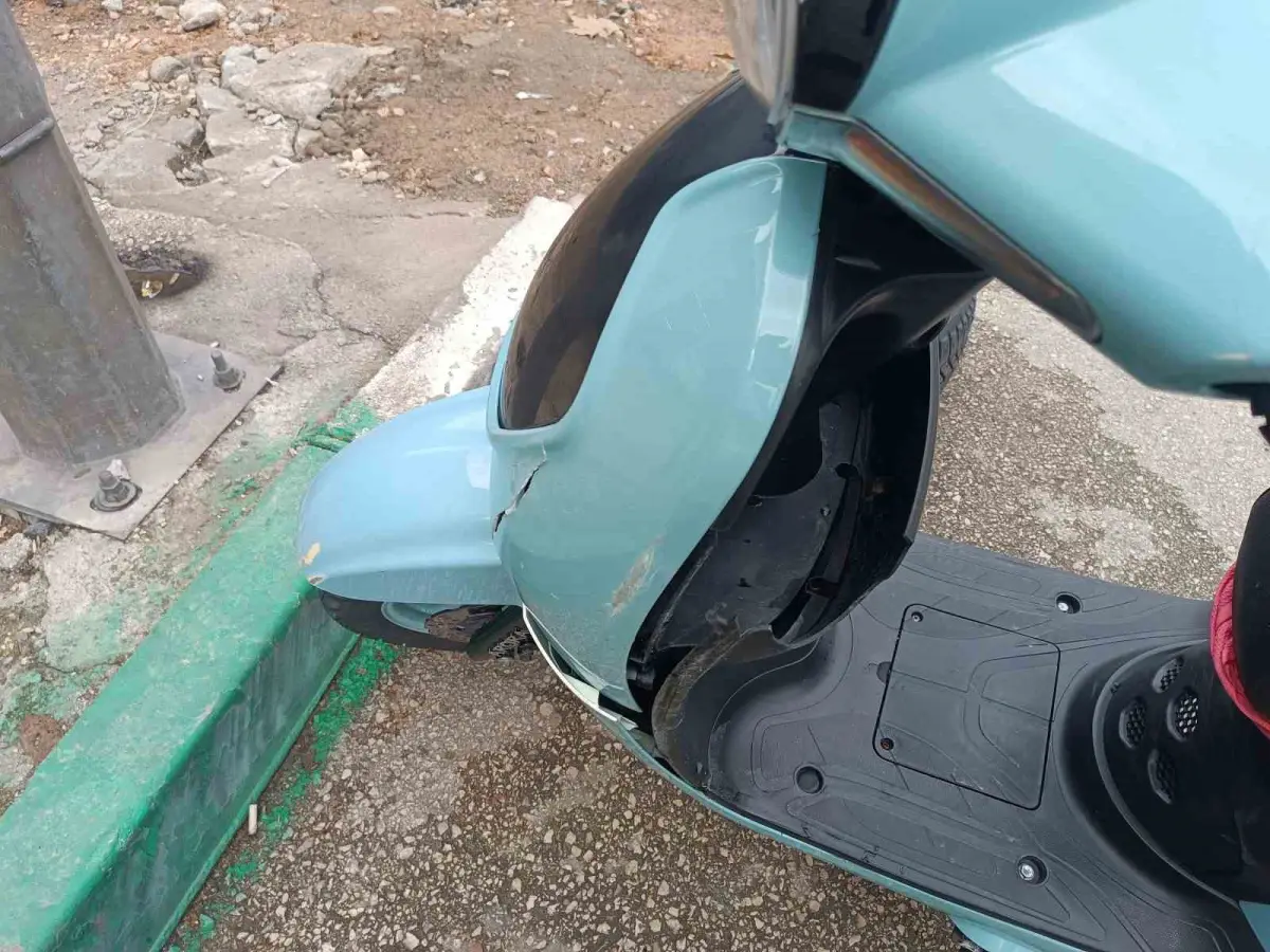 Bursa'da motosiklet yayaya çarptı: o anlar kamerada 1