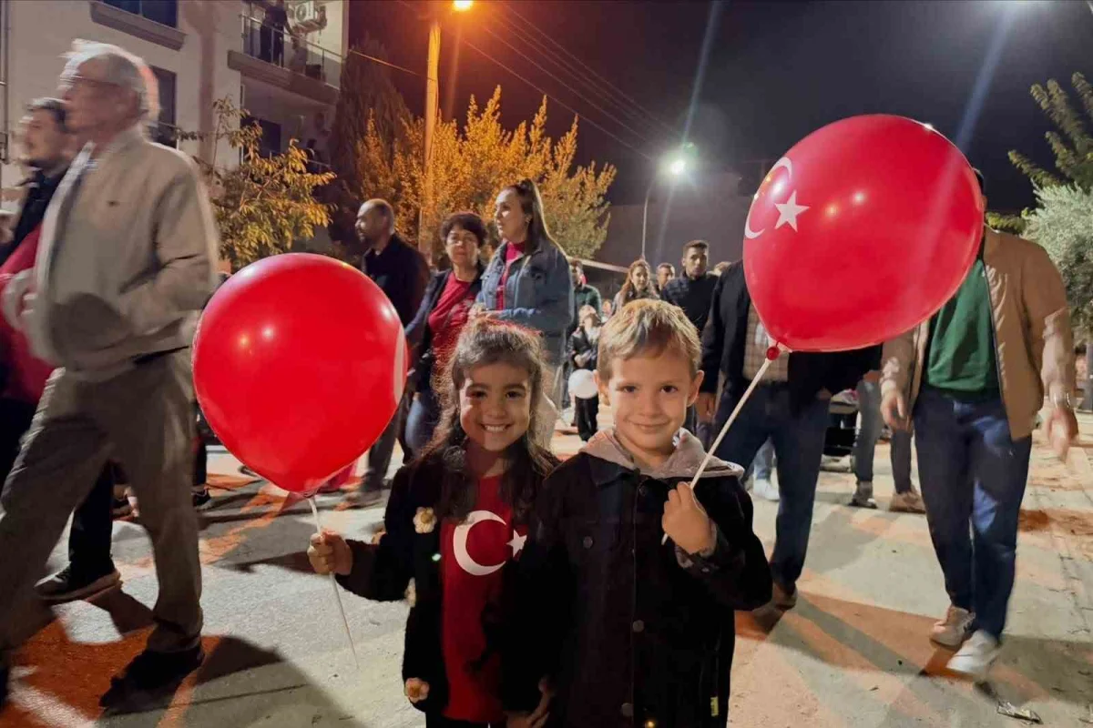 Sarıgöl'de Cumhuriyet'in 103. yıl dönümü fener alayıyla kutlandı 2