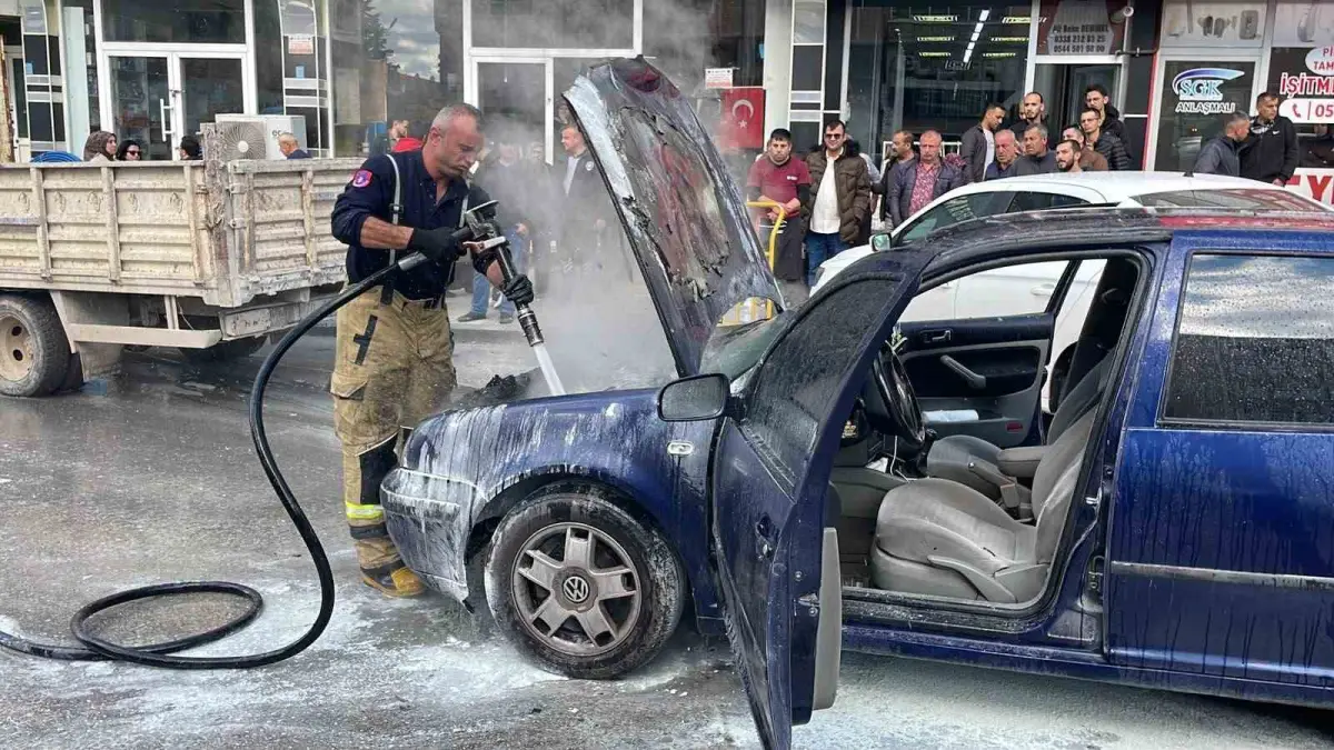 Karaman'da seyir halindeki otomobil alev aldı 1