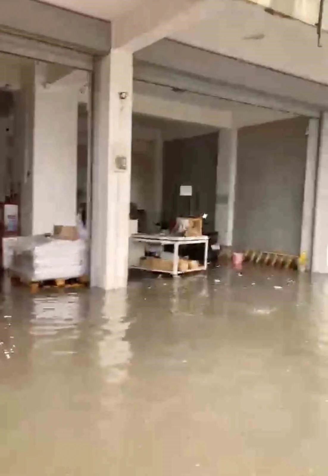 Bodrum'da sağanak su baskınlarına yol açtı: Mahsur kalan hamile kadın sedyeyle kurtarıldı 5