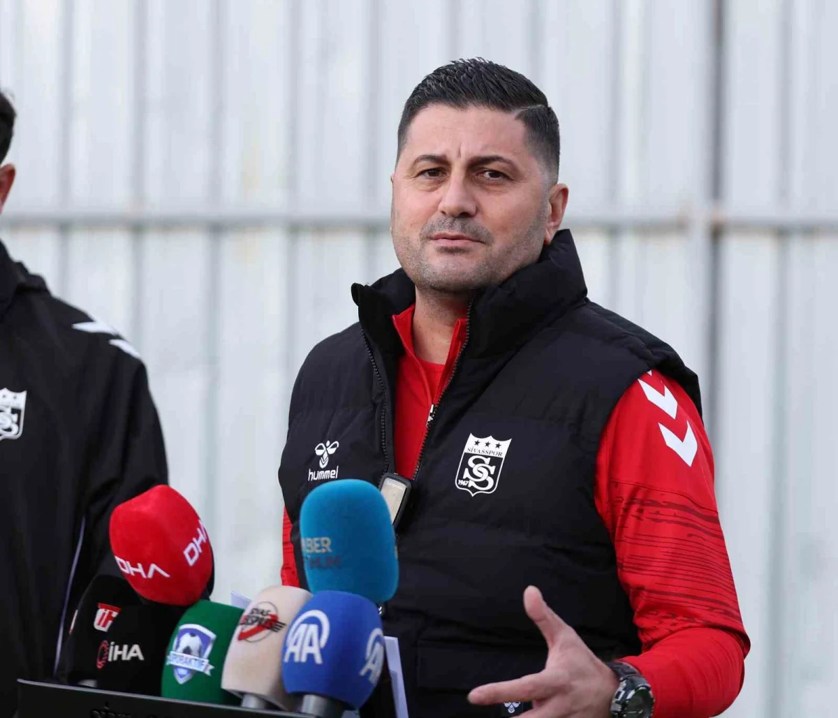 Sivasspor'un yeni teknik direktörü Çağdaş Çavuş hedeflerini açıkladı 2