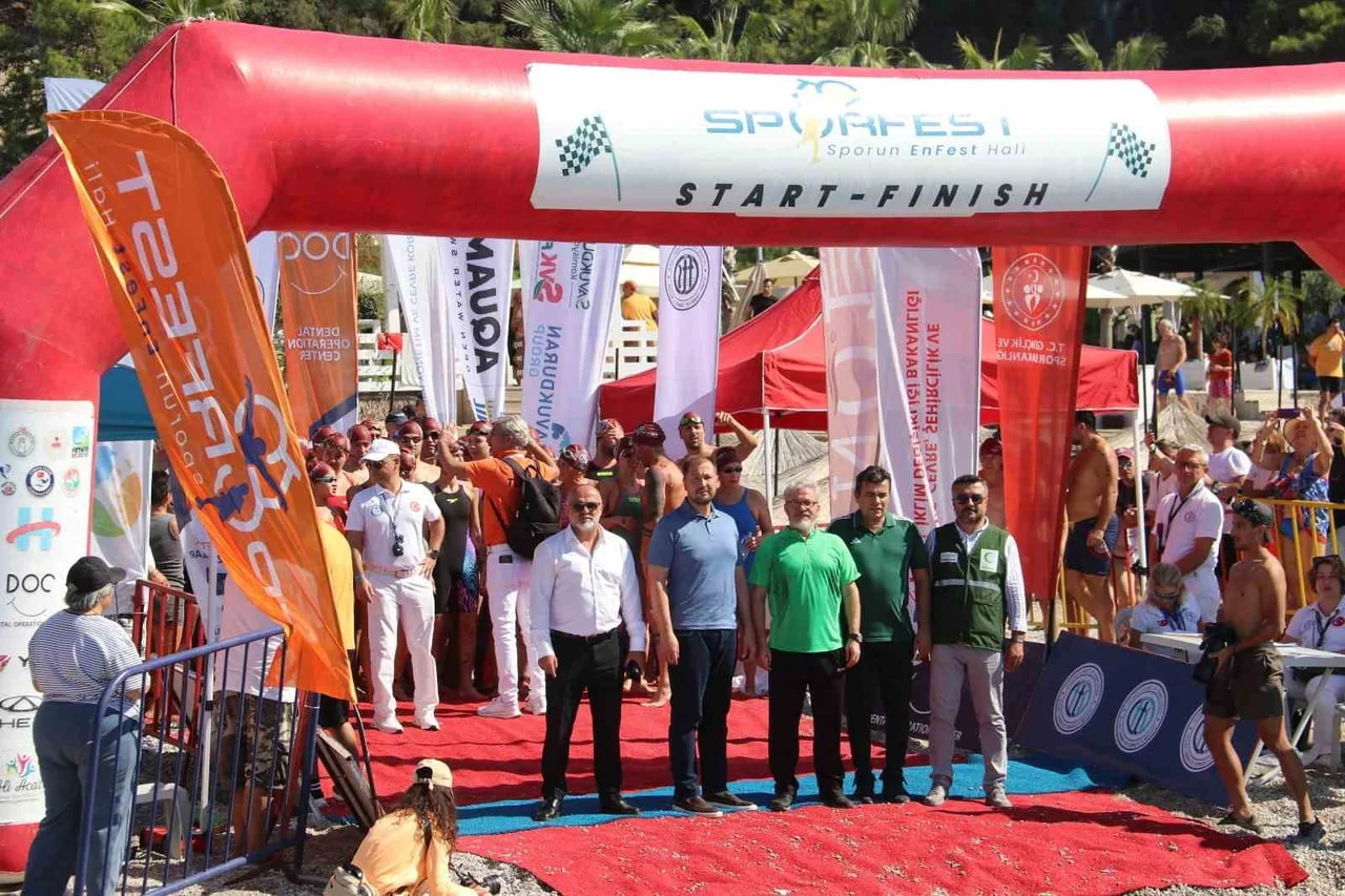FETHİYE’DE AÇIK SU YÜZME YARIŞLARI BAŞLADI