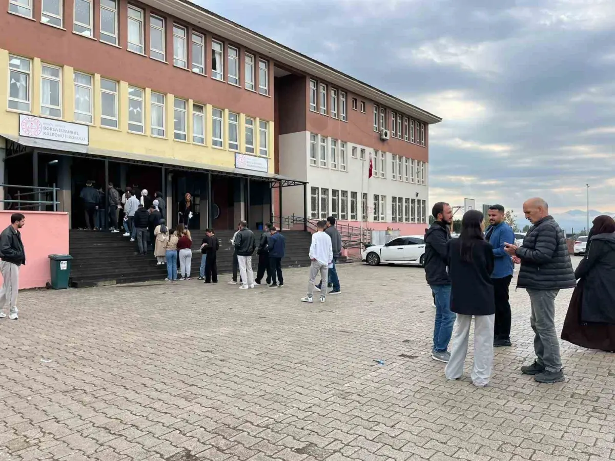 Bingöl'de adaylar KPSS ortaöğretim oturumunda ter döktü 1