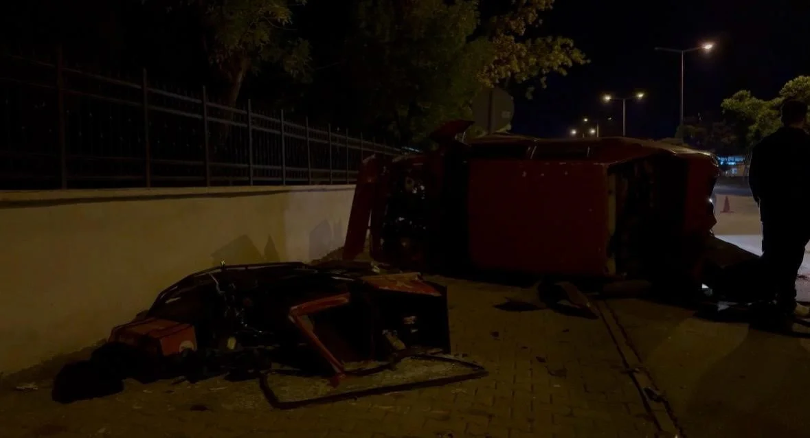 KAYSERİ’NİN MELİKGAZİ İLÇESİNDE REFÜJÜ AŞARAK, KARŞI YOLA GEÇEN OTOMOBİL, MOTOSİKLETE ÇARPTI....