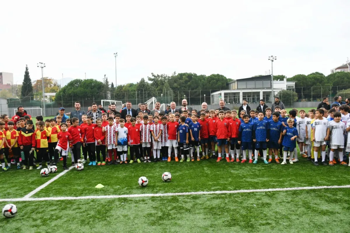 Yunusemre'de 29 Ekim coşkusu miniklerin futbol turnuvasıyla kutlandı 1