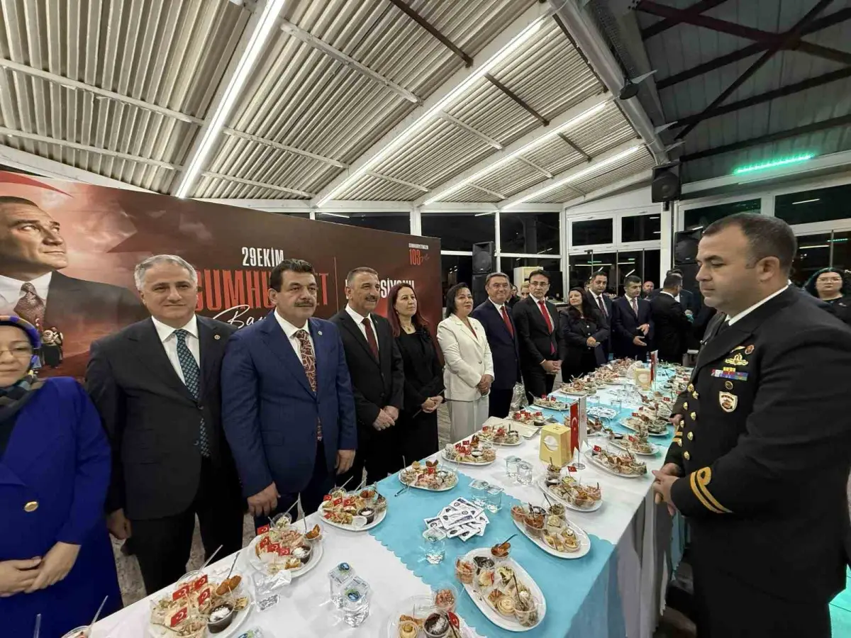 Zonguldak'ta Cumhuriyet Bayramı resepsiyonu: Vali Hacıbektaşoğlu'ndan birlik mesajı 2