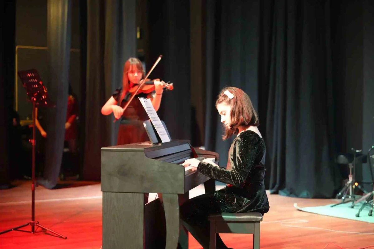 Turhal Belediyesi Konservatuvarı ikinci kuruluş yıl dönümünü konserle kutladı 2
