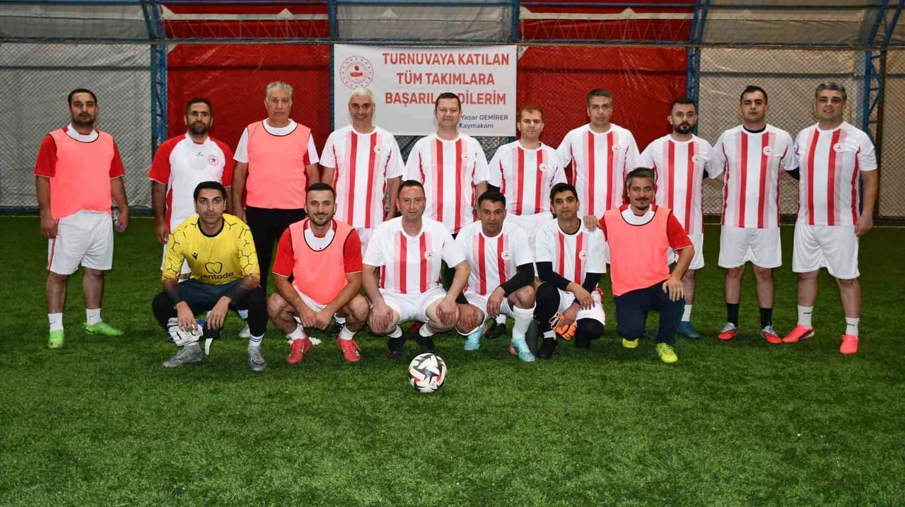 BİTLİS’İN TATVAN İLÇESİNDE ŞEHİTLER ANISINA DÜZENLENEN KURUMLAR ARASI FUTBOL TURNUVASI...