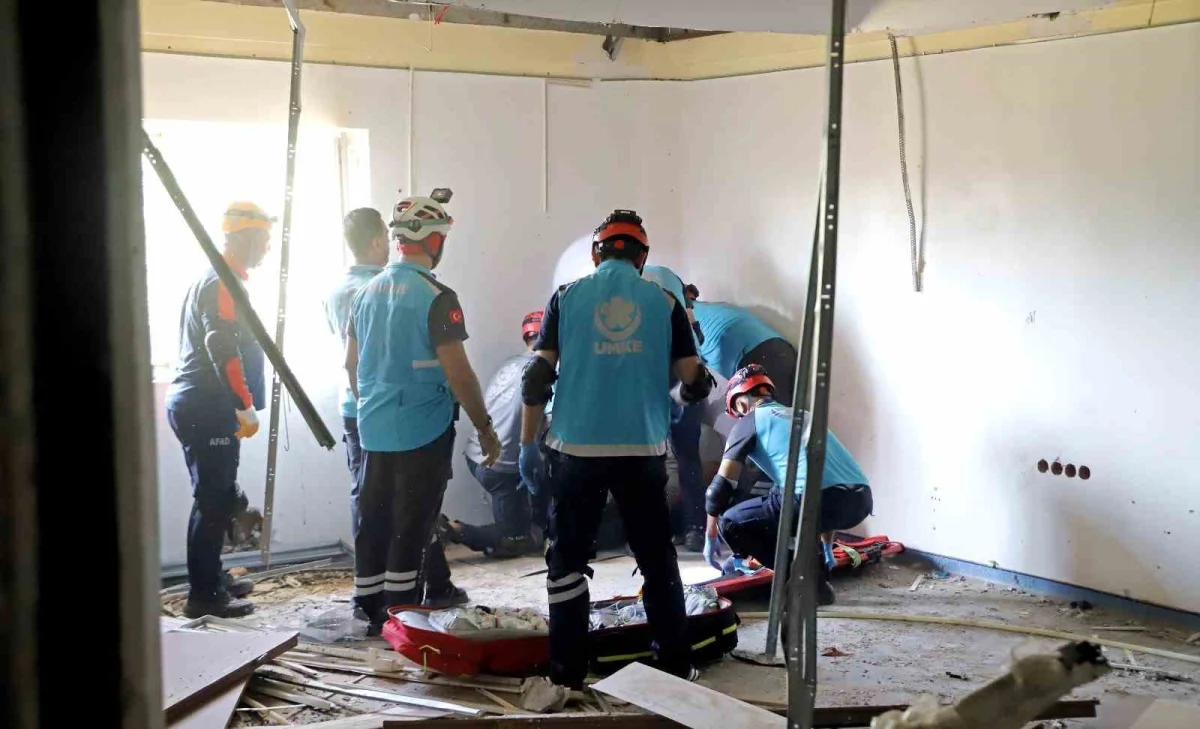 Şanlıurfa'da 6.9 büyüklüğündeki deprem tatbikatında gergin anlar 2