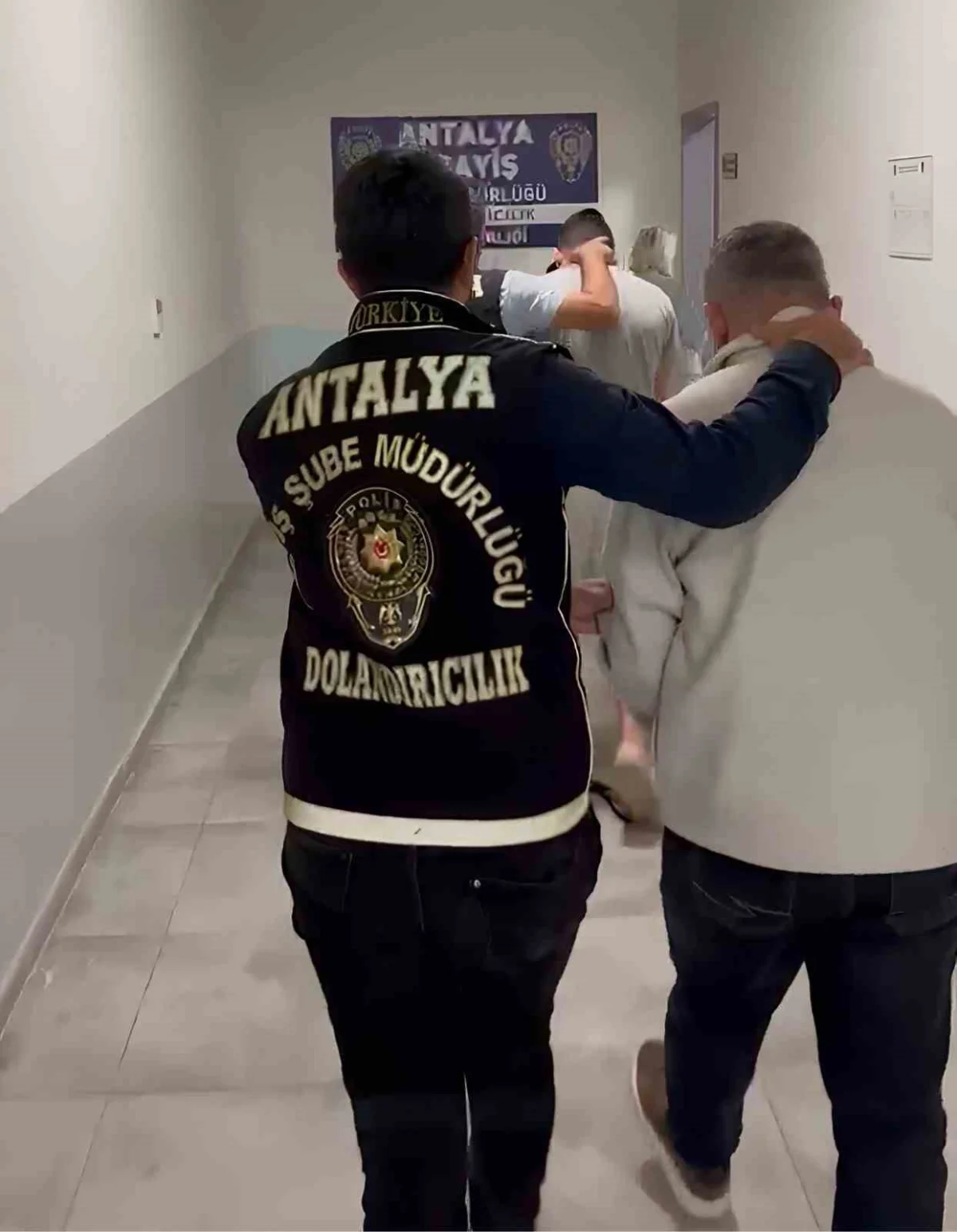 Antalya'da sahte başsavcı vekili oyunuyla milyonluk vurgun yapan 3 şüpheli tutuklandı 1