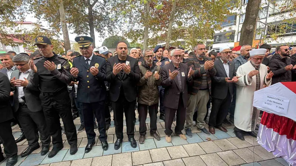 Kanser tedavisi gören polis memuru Hulusi Gökçe memleketinde toprağa verildi 1