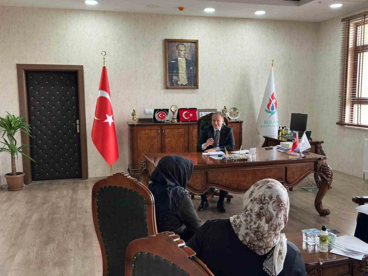 Bulanık Kaymakamı Koşansu halk gününde vatandaşları dinledi 1