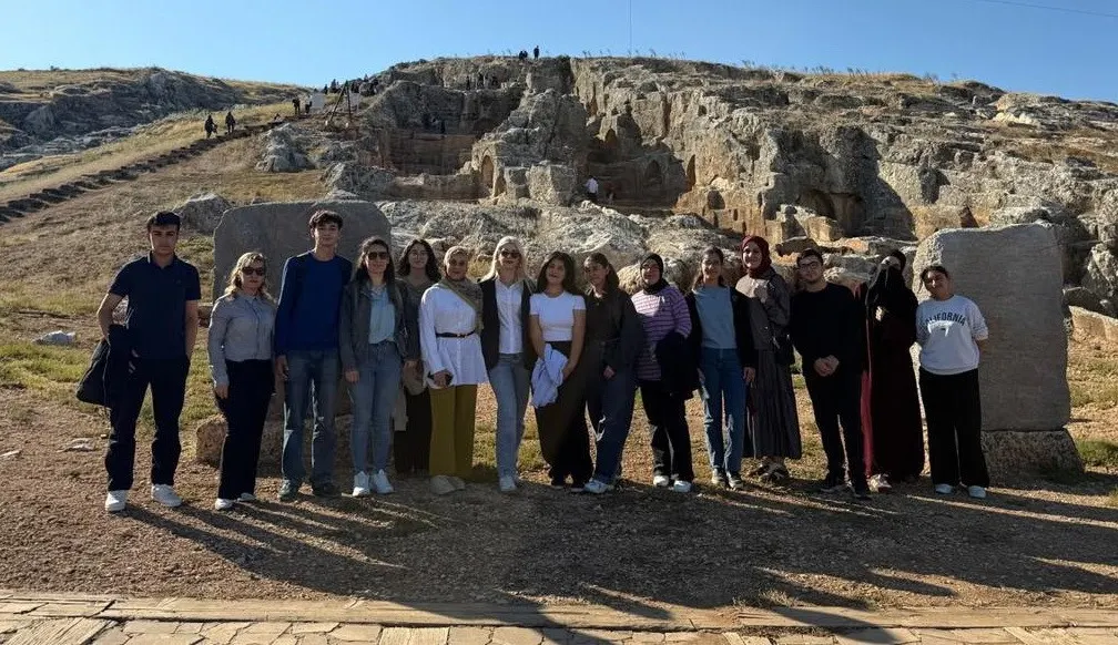 Adıyaman'da üniversiteye hazırlanan gençlere Perre Antik Kenti gezisi 3