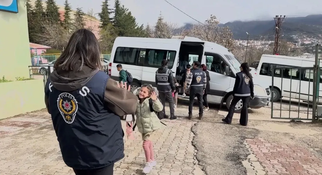 Tunceli'de okul ve yurt çevrelerinde sıkı denetim: Binlerce kişi sorgulandı 1