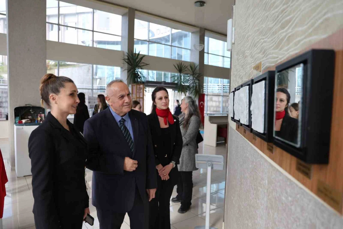 Düzce Üniversitesi'nde Cumhuriyet ve Atatürk temalı sergi açıldı 3