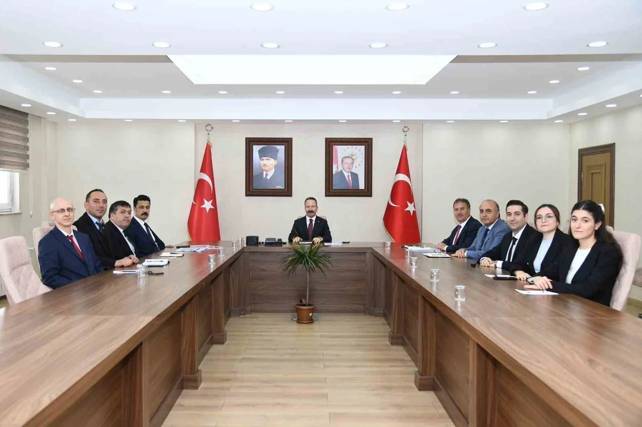 ARDAHAN’DA EĞİTİMİN NİTELİĞİNİ ARTIRACAK ARENA PROJESİ TANITILDI. (OLGUN...
