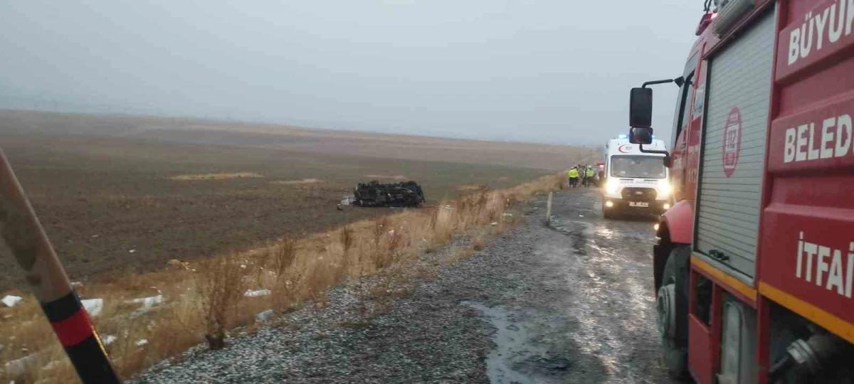 Van-Başkale kara yolunda zincirleme kaza: 12 kişi yaralandı 3