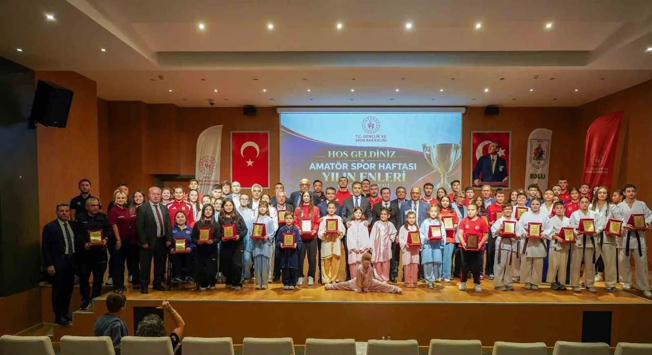 BOLU’DA AMATÖR SPOR HAFTASI KAPSAMINDA DÜZENLENEN "YILIN ENLERİ ÖDÜL TÖRENİ"NDE, FARKLI BRANŞLARDA...