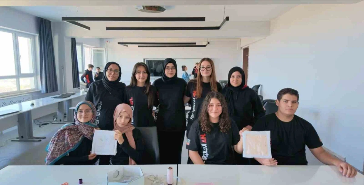 Denizli'de liseliler kaybolmaya yüz tutan zanaatları atölyelerden sınıflara taşıdı 1
