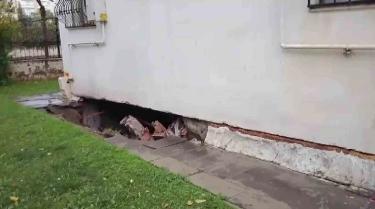Diyarbakır'da şiddetli sağanak hayatı felç etti: Bir mahalle sular altında kaldı 3