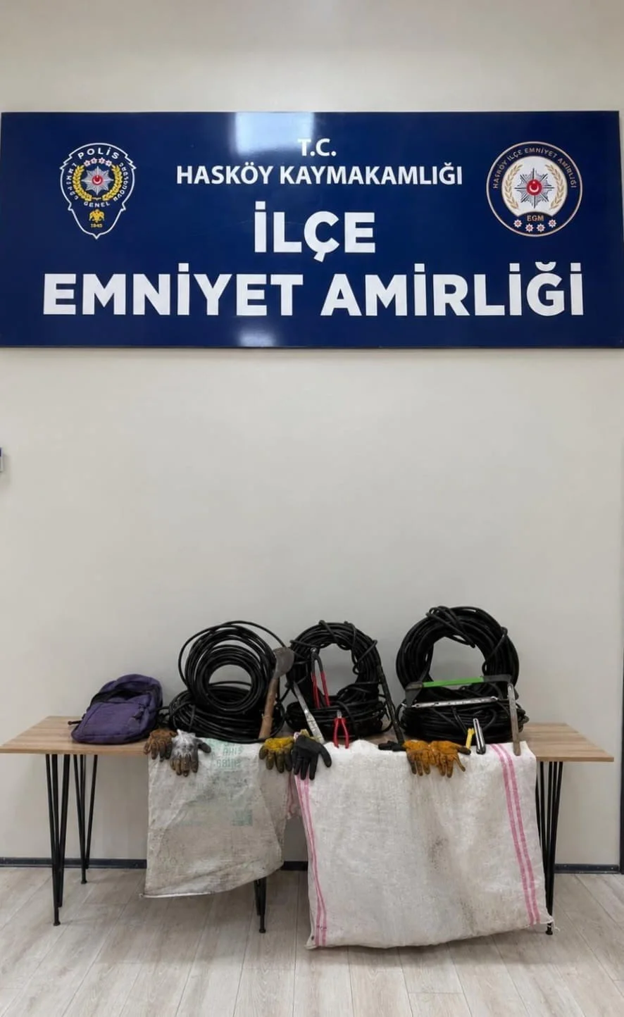 HASKÖY İLÇE EMNİYET AMİRLİĞİ EKİPLERİ, 15 TEMMUZ MAHALLESİ GAZİ CADDESİ’NDE MEYDANA GELEN KABLO...