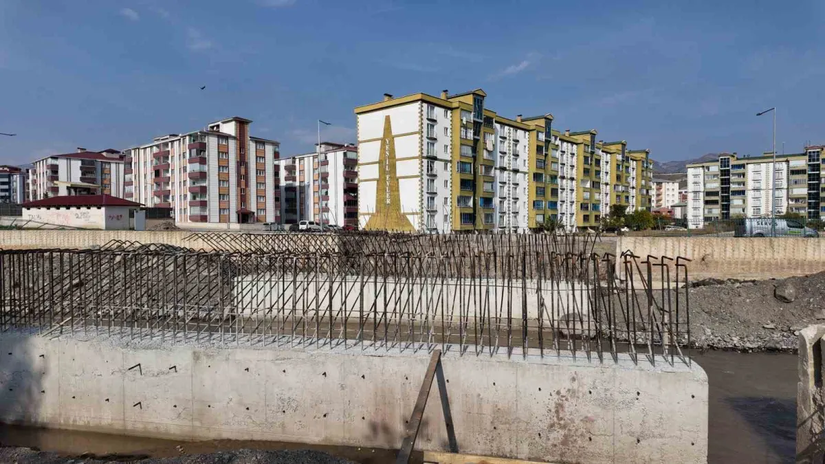 Oltu'da trafik yükünü hafifletecek köprülerin inşası başladı 4