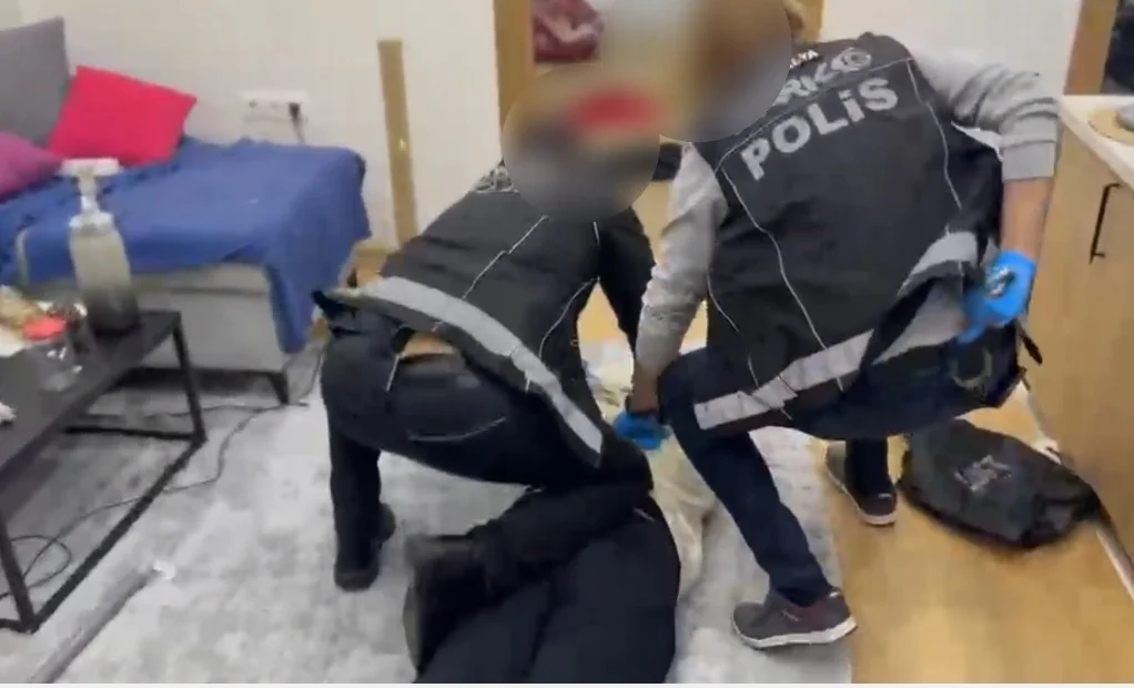 Antalya'da uyuşturucu operasyonu: 7,5 kilo esrar ele geçirildi 2