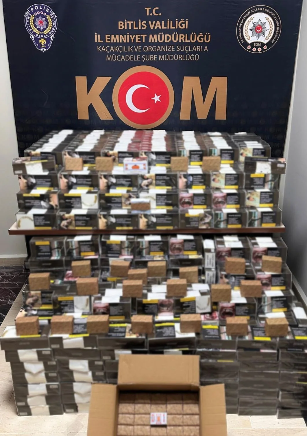 İTLİS–SİİRT KARA YOLU ÜZERİNDEKİ POLİS KONTROL NOKTASINDA DURDURULAN ARAÇTA 100 BİN ADET GÜMRÜK...