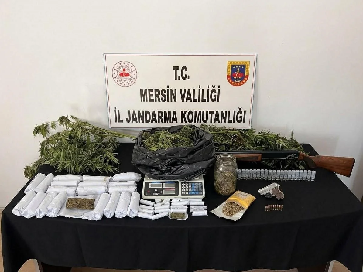 MERSİN’DE UYUŞTURUCU MADDE TİCARETİNE YÖNELİK DÜZENLENEN İKİ AYRI OPERASYONDA ÇEŞİTLİ UYUŞTURUCU...