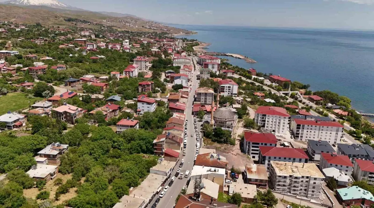 Ahlat'ta 86 yıllık caddeye taş ustası Tahsin Kalender'in ismi verildi 2