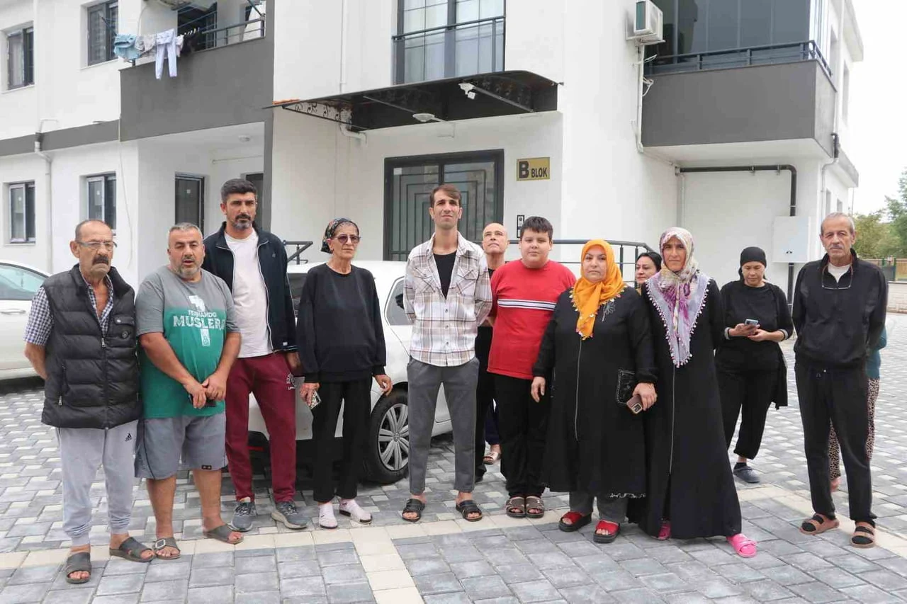 ADANA’DA 11 KATLI APARTMANIN SAKİNLERİ, SIK SIK ARIZALANAN ASANSÖR NEDENİYLE MAĞDURİYET...