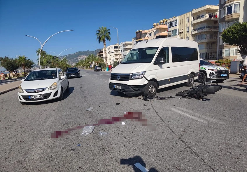 Alanya'da minibüsle çarpışan üniversiteli Yağnur Damla hayatını kaybetti 5