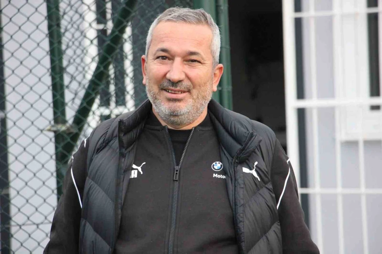 TFF NESİNE 3. LİG 2. GRUPTA 5. HAFTA İTİBARİYLE 2 PUANLA GRUBUN DİBİNE DEMİR ATAN DENİZLİ İDMAN...