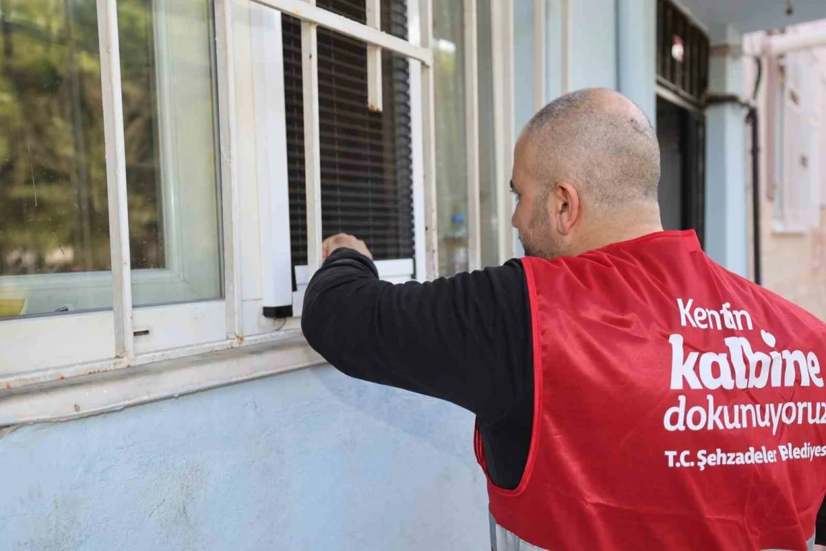 Şehzadeler'de haftanın 5 günü 500 kişiye sıcak yemek ulaştırılıyor 1
