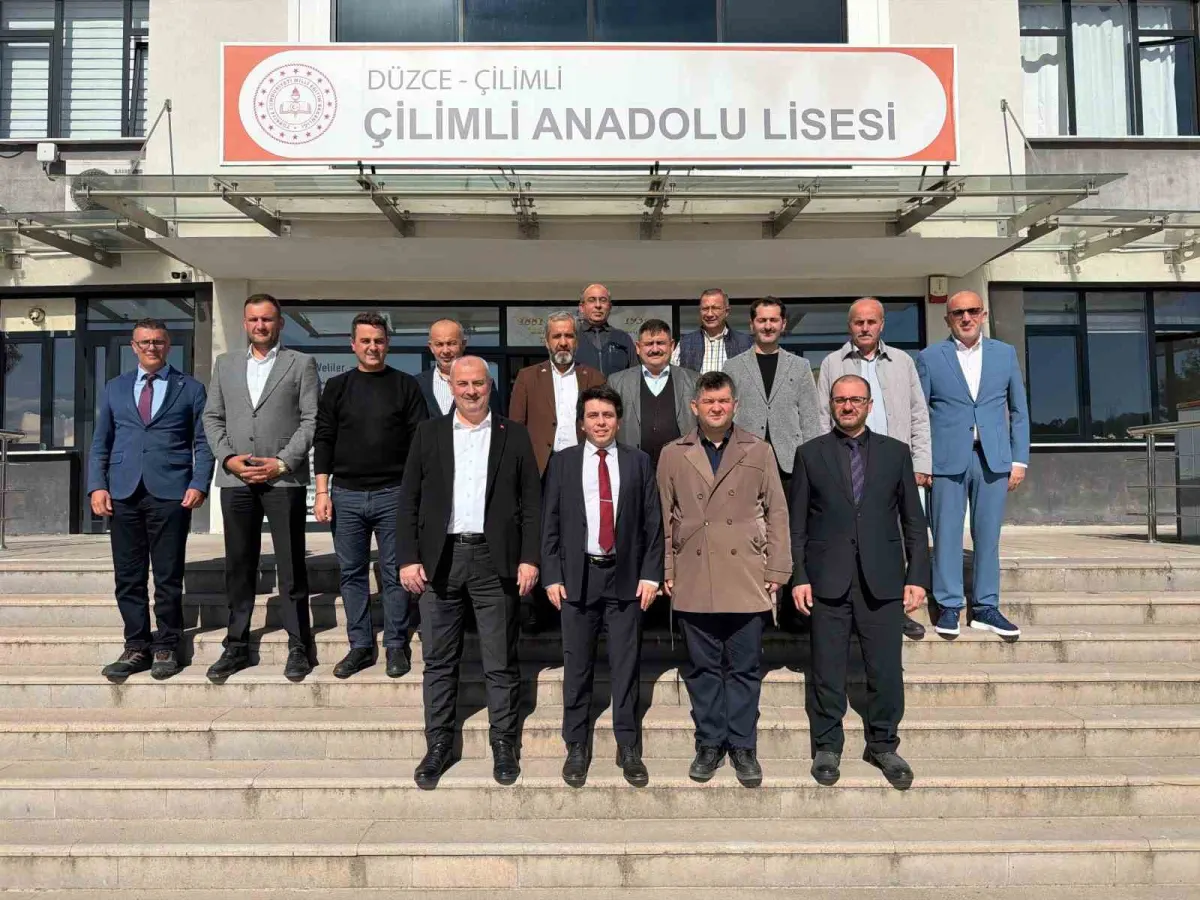 Çilimli'de kaymakam ve belediye başkanı lise öğrencileriyle buluştu 2