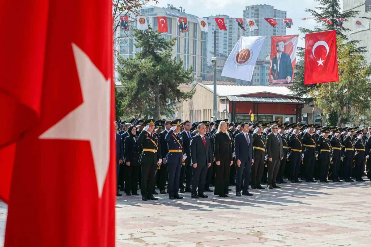 Bilecik'te 29 Ekim Cumhuriyet Bayramı kutlamaları törenle başladı 1