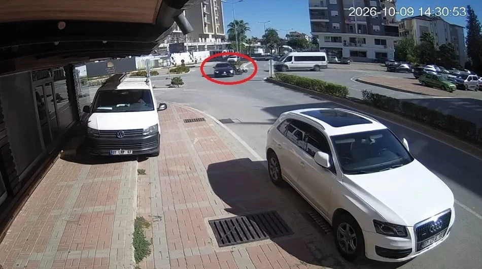ANTALYA’NIN MANAVGAT İLÇESİNDE OTOMOBİLLE MOTOSİKLETİN ÇARPIŞMASINDA YARALANAN OLMAZKEN, KAZA ANI...